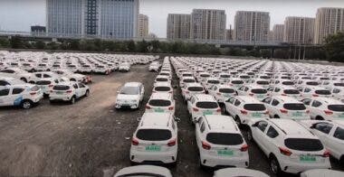 Cimitero auto elettriche