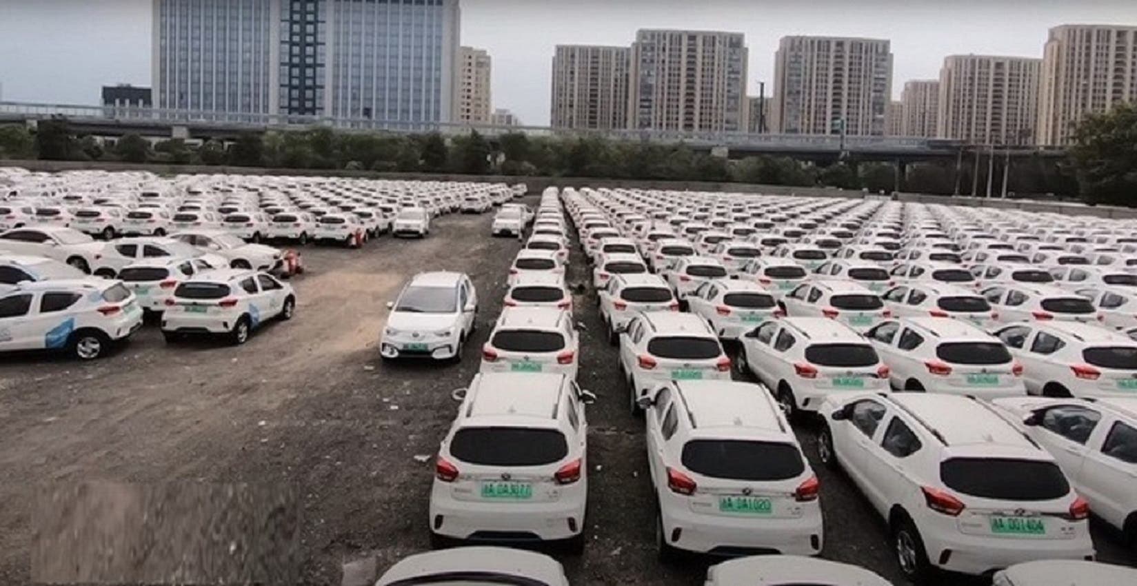 Cimitero auto elettriche