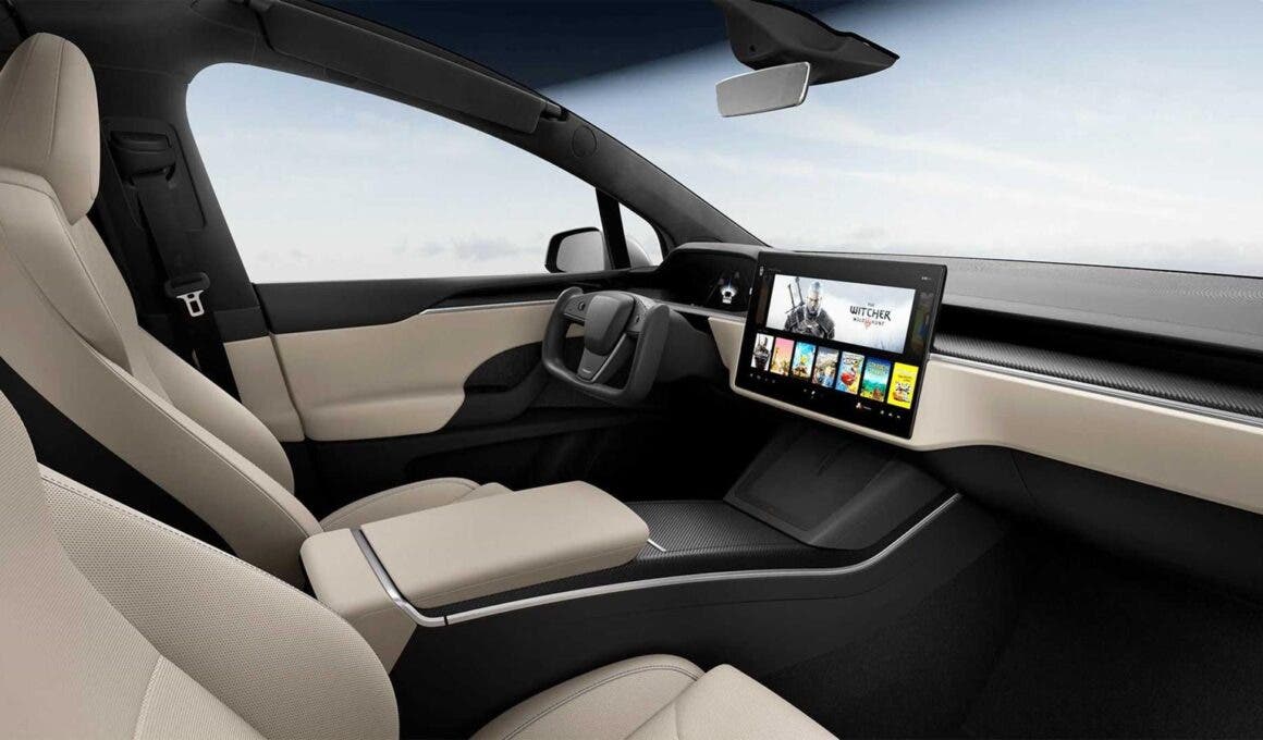 Tesla interni