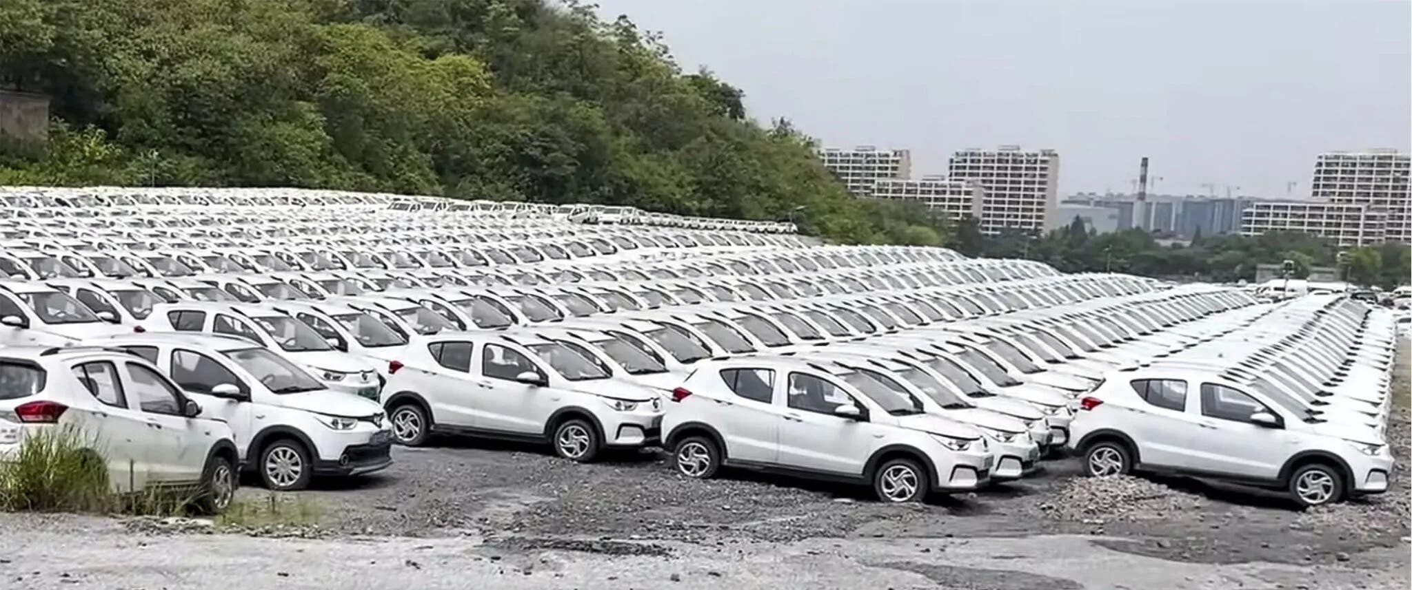 Cimitero auto elettriche