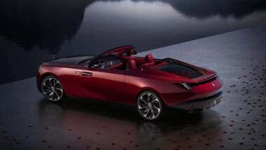 Rolls-Royce Rose Noir Droptail