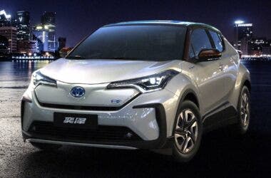 Toyota C-HR elettrica