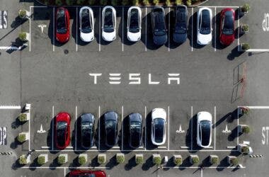 Auto elettriche Tesla
