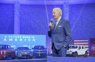 Joe Biden auto elettrica incentivi