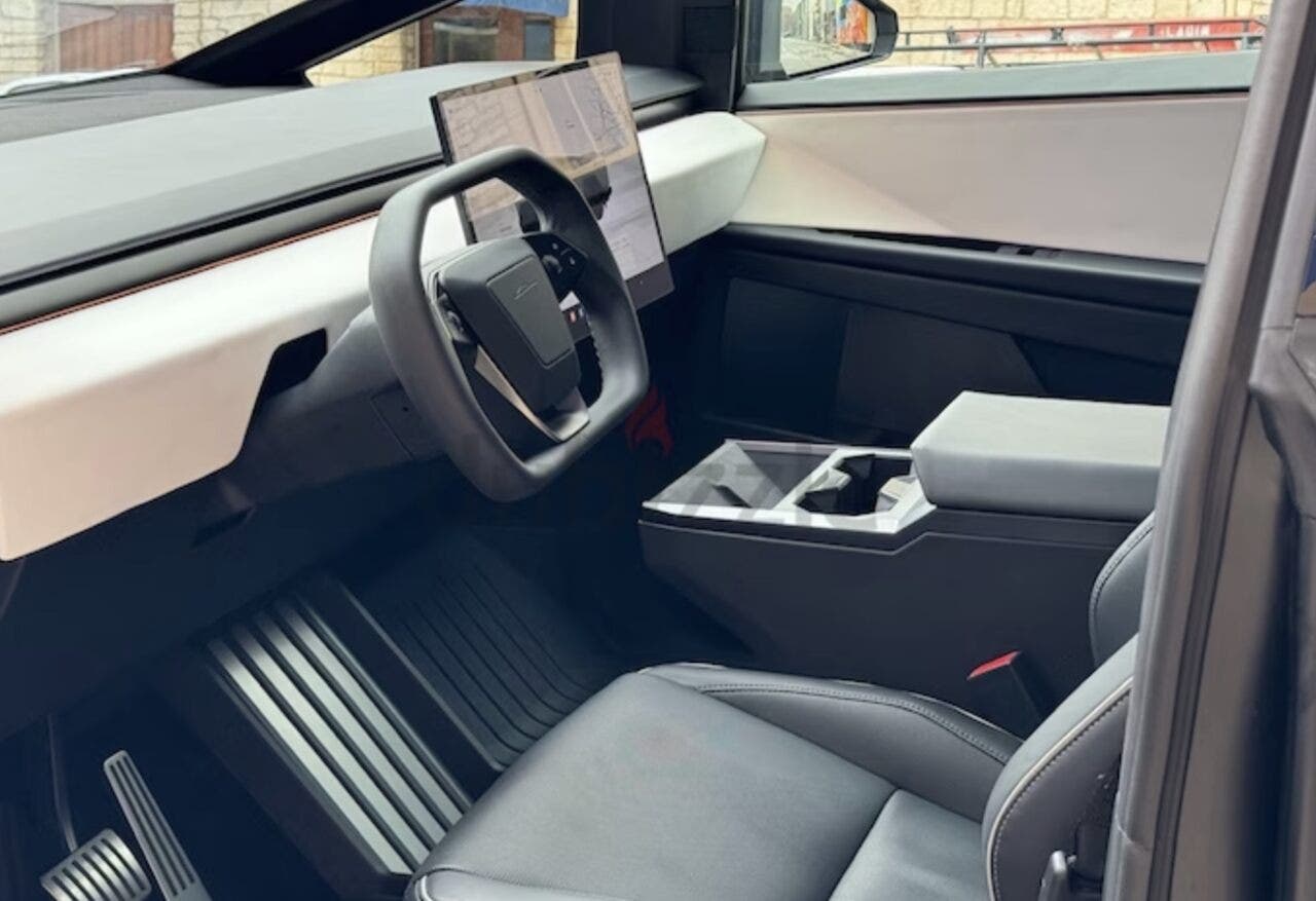 Tesla Cybertruck Dubai