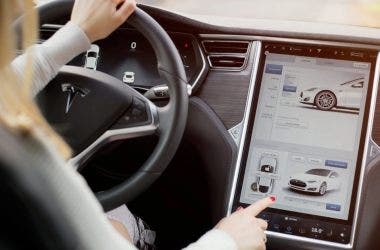 Tesla release software di primavera