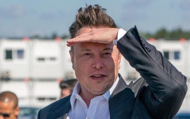 Tesla, le promesse si infrangono sulla realtà