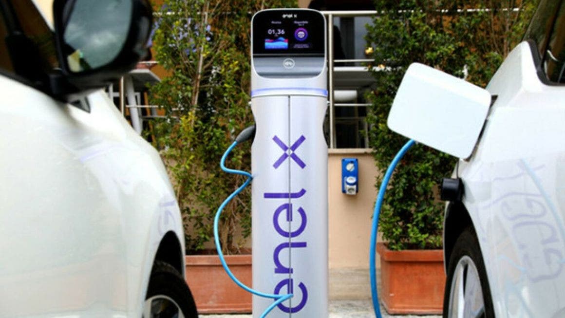 Auto elettriche, il bluff della transizione italiana: molte colonnine non funzionano