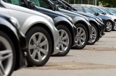 In Europa i giganti dell'auto arrancano