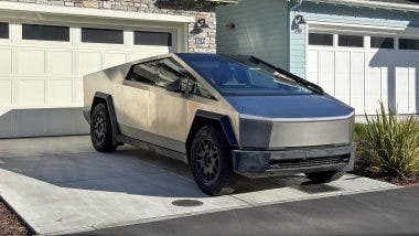 Tesla Cybertruck, l'inizio difficile e adesso anche lo "stop"