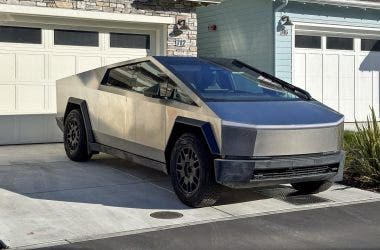 Tesla Cybertruck, l'inizio difficile e adesso anche lo "stop"