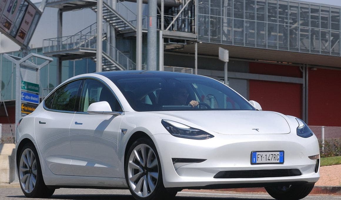 Tesla model 3, le promesse si infrangono sulla realtà