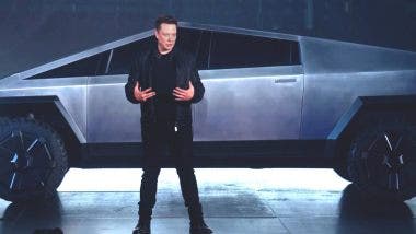 Tesla Cybertruck, l'inizio difficile e adesso anche lo "stop"