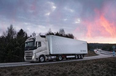 Camion Volvo motore a idrogeno a iniezione diretta