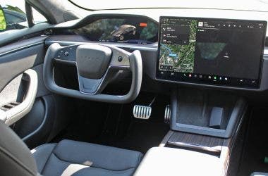 Tesla assistente vocale