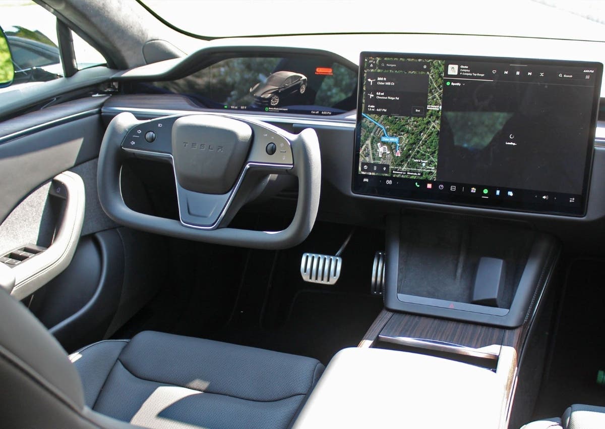 Tesla assistente vocale