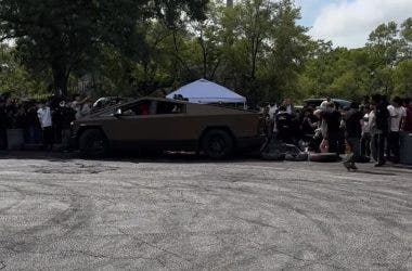 Tesla Cybertruck incidente donuts