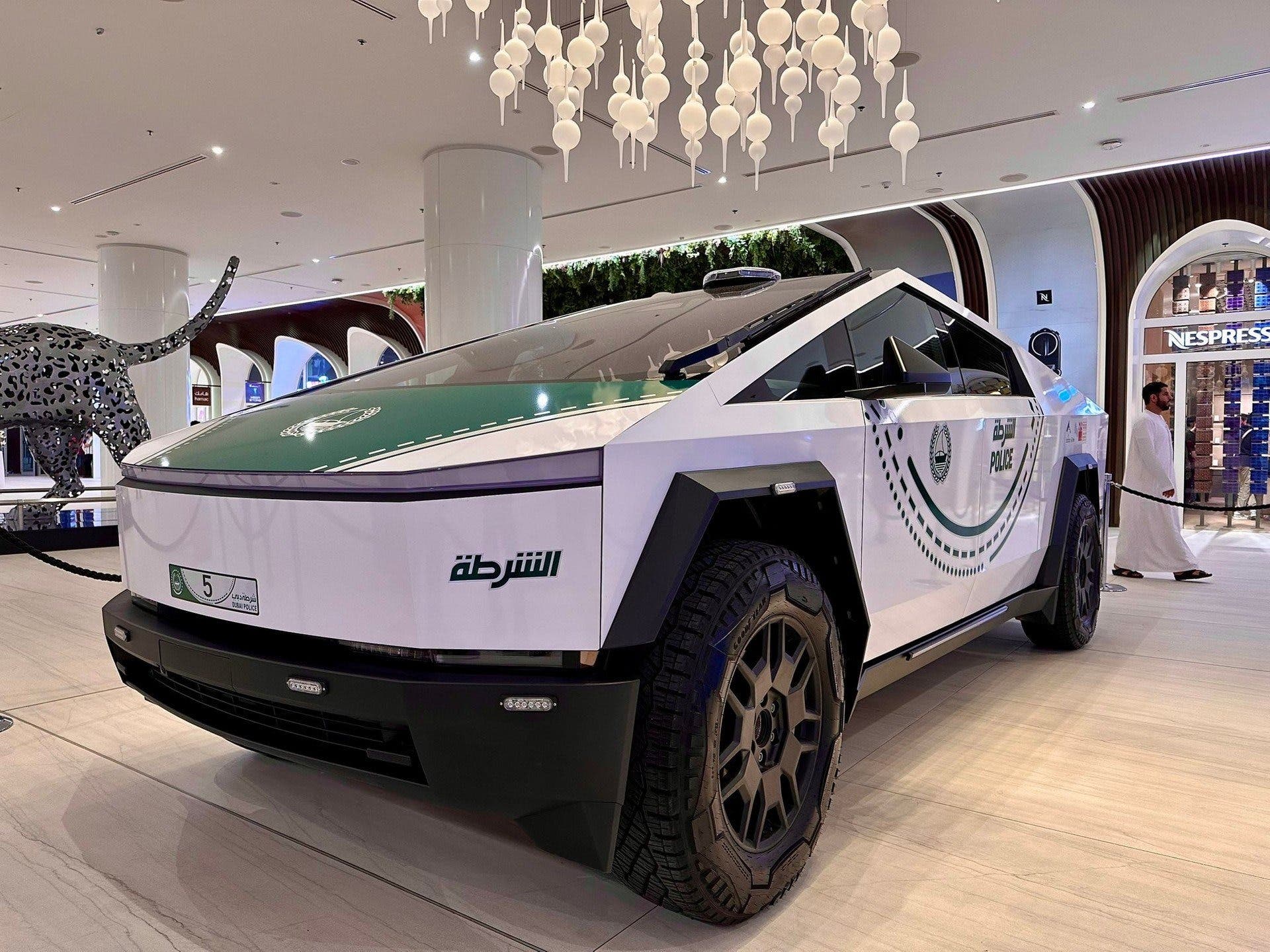 Tesla Cybertruck Polizia Dubai