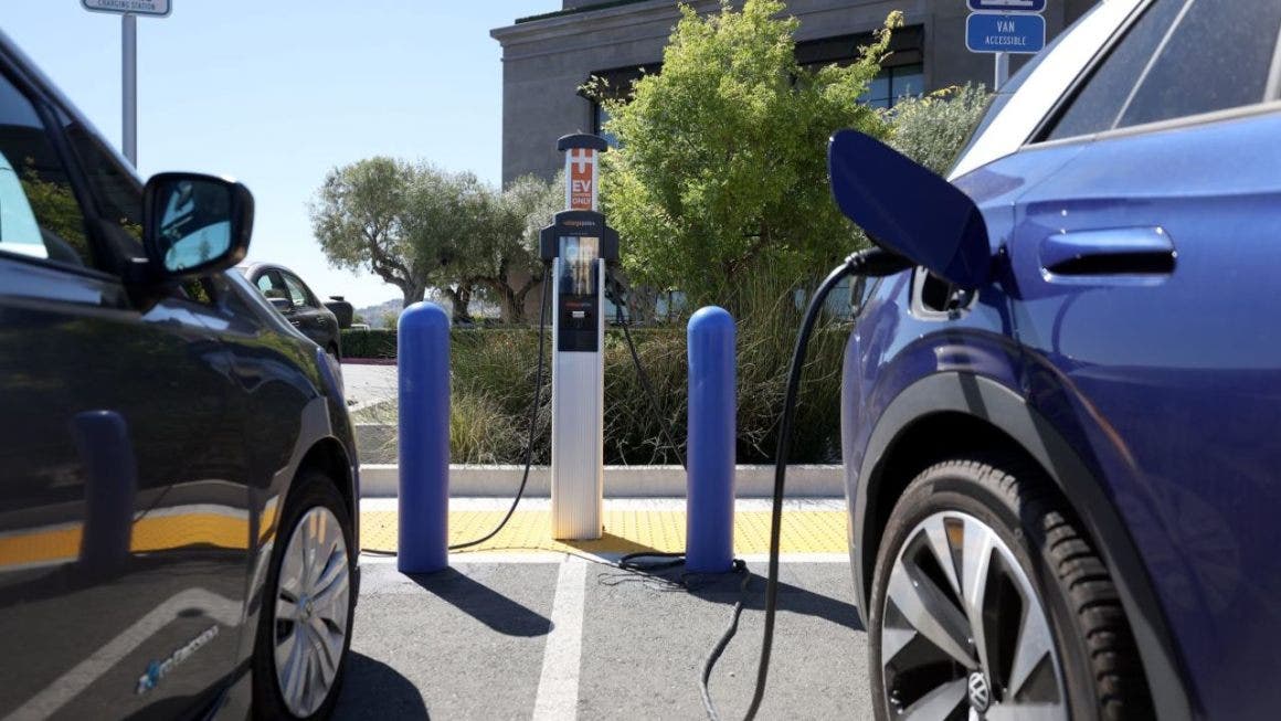 Come incentivare l'acquisto di auto elettriche. Chiedete alla California