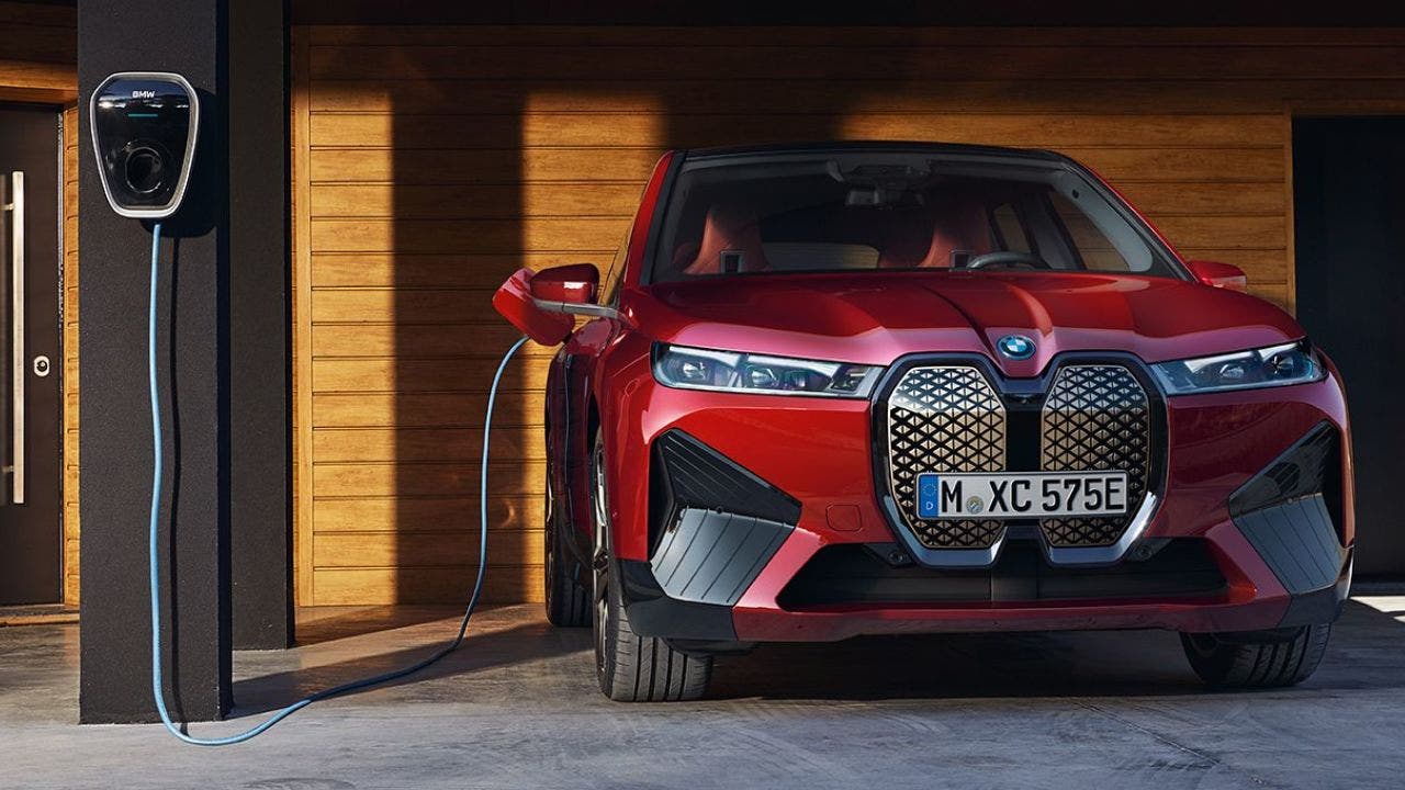 BMW iX elettrica