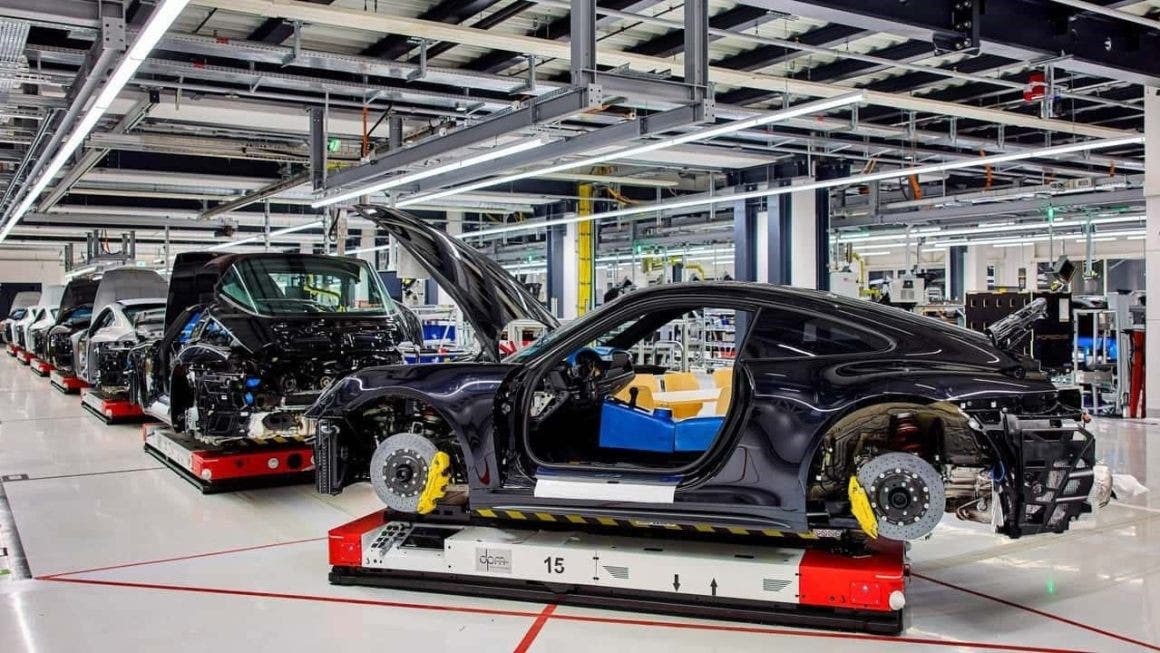 Porsche abbassa le stime dei ricavi