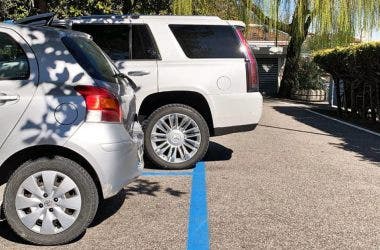 Milano, l'auto pesante paga di più