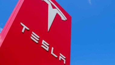 Tesla, tutto rimandato per i robotaxi