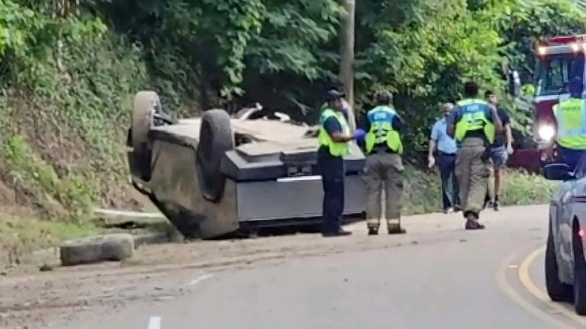 tesla Cybertruck incidente capovolto