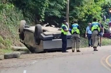 tesla Cybertruck incidente capovolto