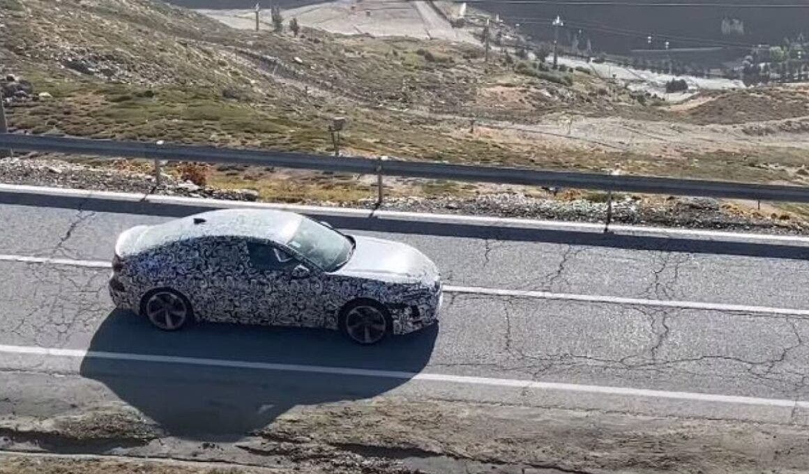 Audi RS 5, prime immagini spia