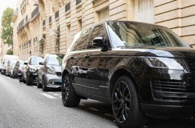 SUV parcheggiati a Parigi