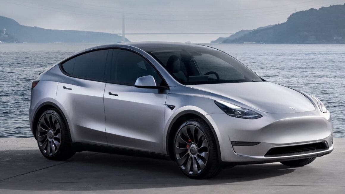 tesla Model Y LR AWD 7 posti