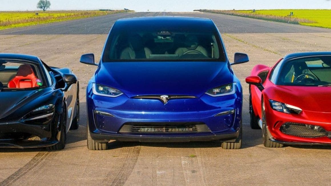 McLaren 750S e la Ferrari 296, contro Tesla Model X Plaid