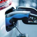Auto elettriche in ricarica