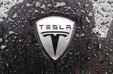 Logo Tesla