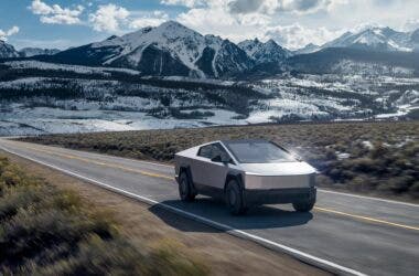 Tesla Cybertruck RWD 2025
