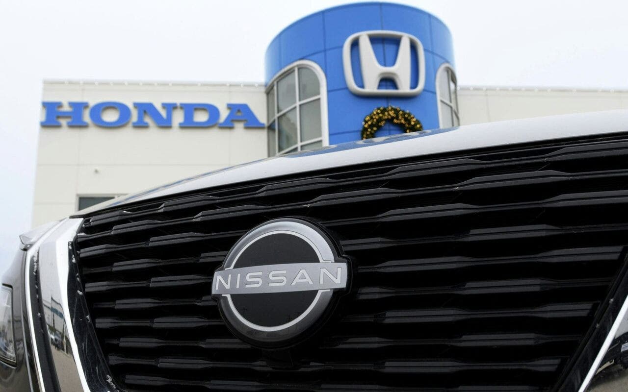 Logo Nissan davanti concessionaria Honda