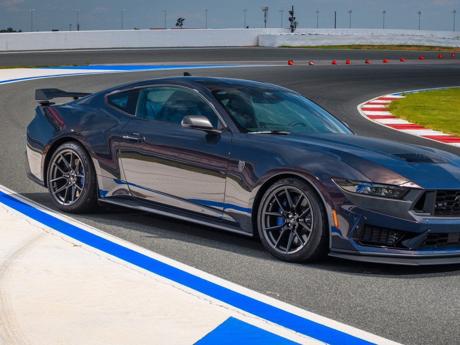 ford mustang Dark Horse