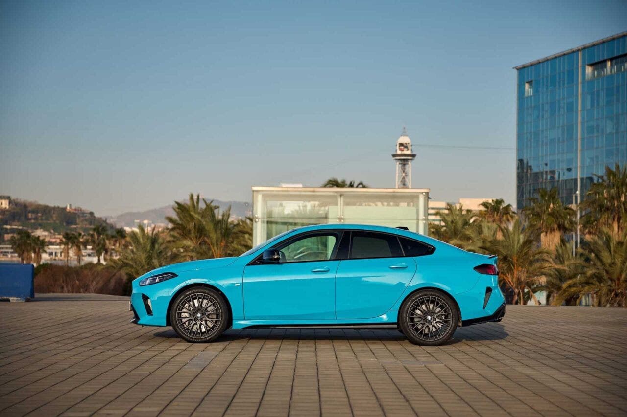BMW M2 blue miami