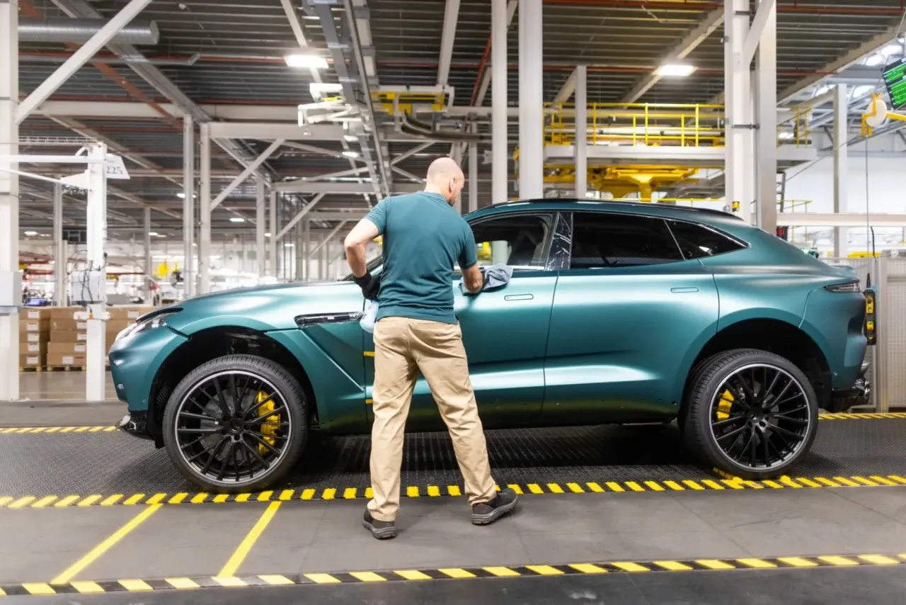 aston martin DBX