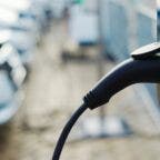 Auto elettrica in ricarica