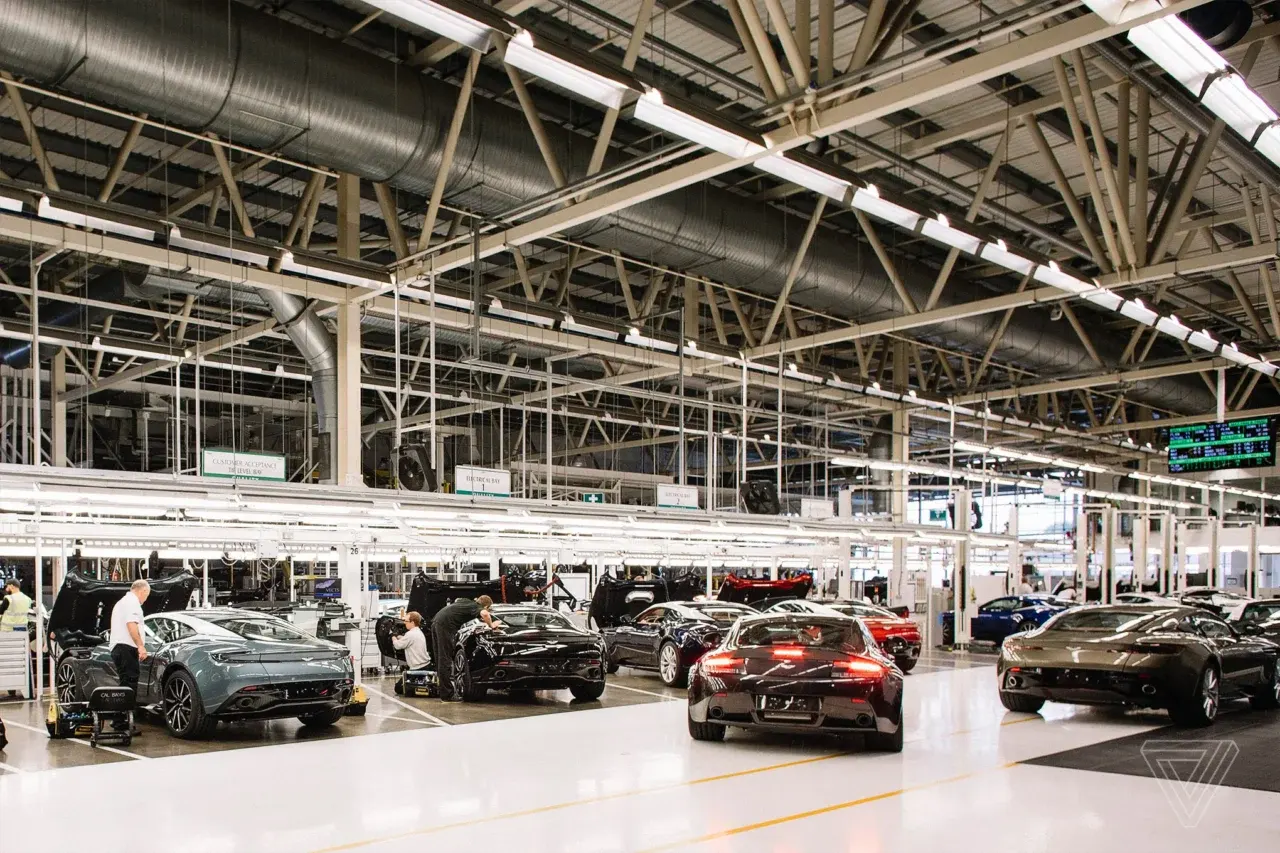 fabbrica aston martin