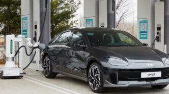 hyundai automatic charging robot