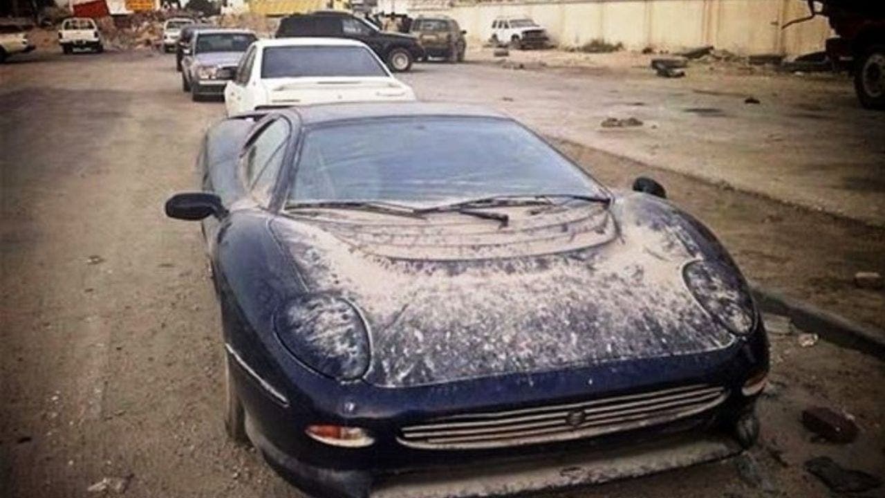 jaguar xj220 abbandonata