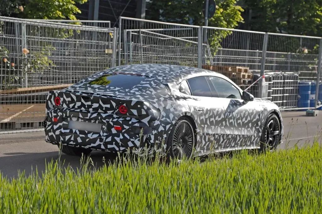 test nuova sportiva mercedes AMG