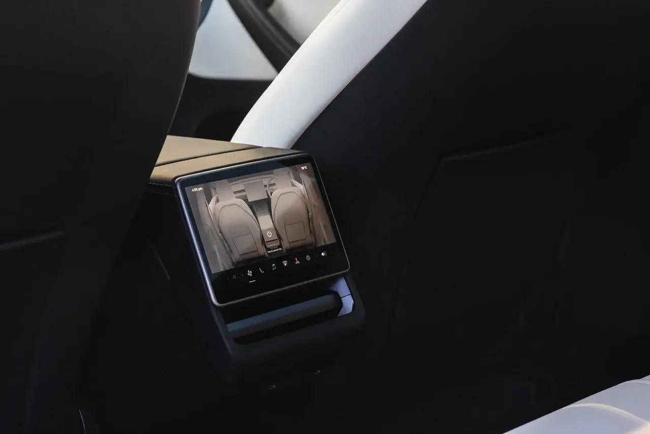 Tesla Model Y 2025