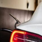 auto elettrica in ricarica