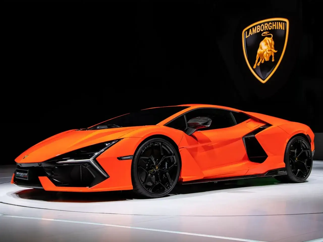 lamborghini revuelto, riferimento per fenomeno