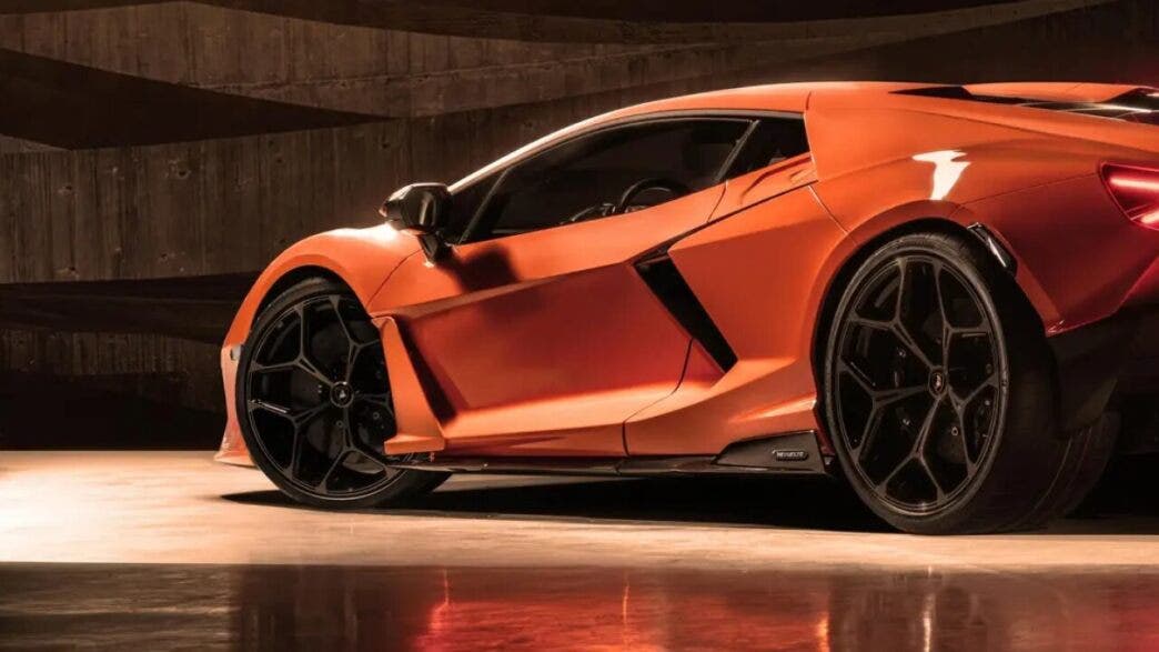 lamborghini revuelto