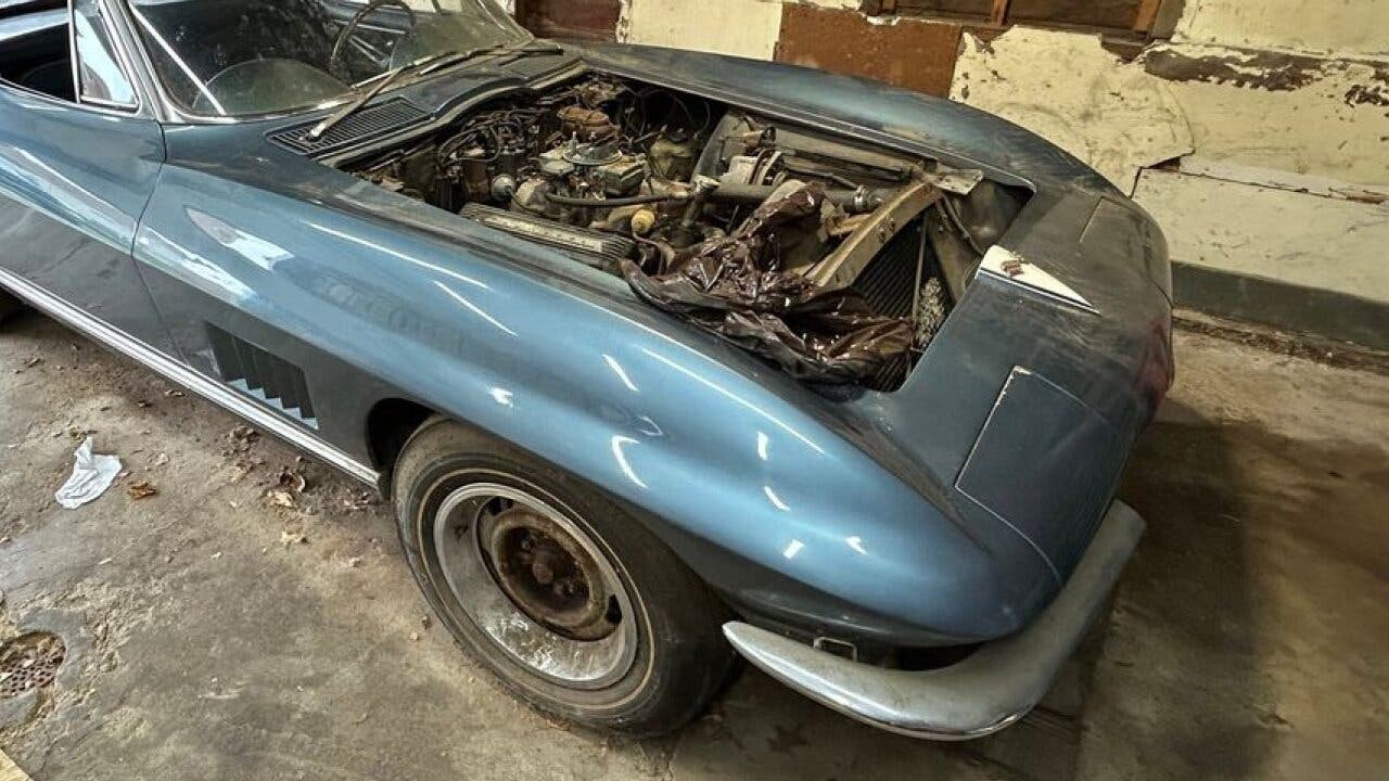 Chevrolet Corvette C2 Stingray Convertible